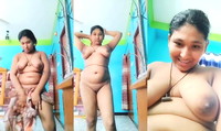 Desi Girl Sucking Boobs